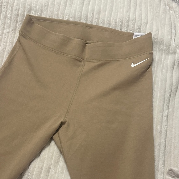 Nike Women’s Beige Leggings - Picture 1 of 7